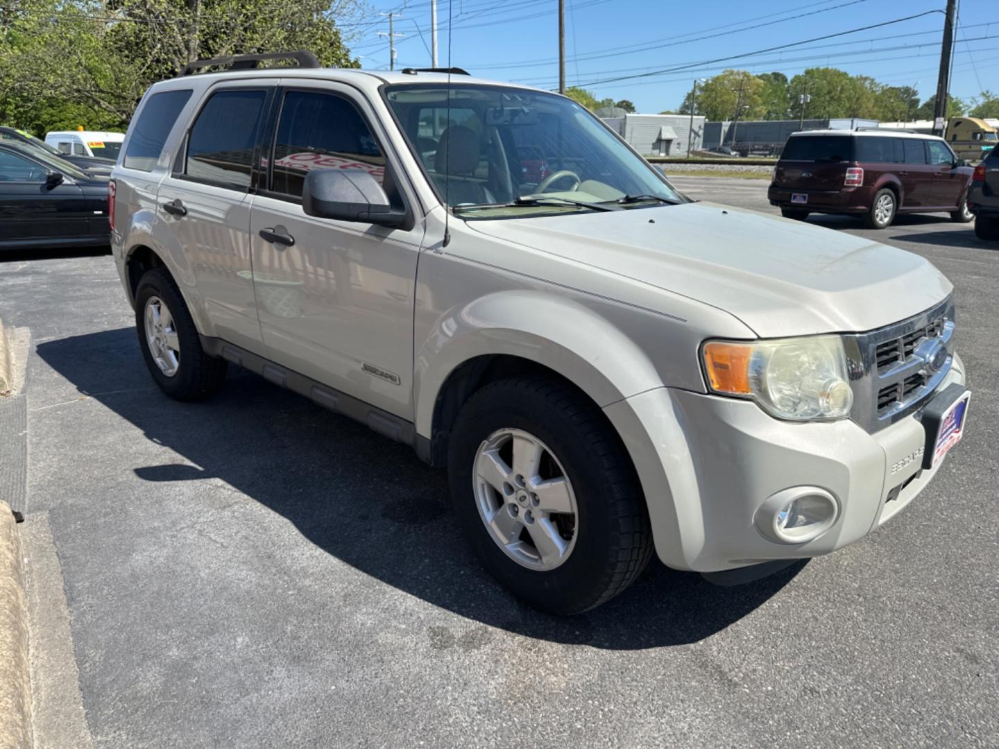 2008 WHITE Ford Escape XLT 2WD I4 (1FMCU03Z28K) with an 2.3L L4 DOHC 16V engine, 4-Speed Automatic Overdrive transmission, located at 5700 Curlew Drive, Norfolk, VA, 23502, (757) 455-6330, 36.841885, -76.209412 - Photo#6